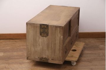 アンティーク家具　昭和初期　経年による風合いが味わい深い桐箪笥ローボード(リビングボード、収納棚、テレビ台、テレビボード、桐たんす)(R-051338)