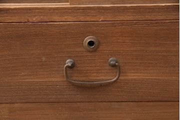 アンティーク家具　昭和初期　経年による風合いが味わい深い桐箪笥ローボード(リビングボード、収納棚、テレビ台、テレビボード、桐たんす)(R-051338)