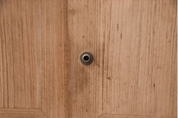 アンティーク家具　昭和初期　素朴な木の風合いで優しい雰囲気を醸しだす桐箪笥ローボード(リビングボード、収納棚、テレビ台、テレビボード、桐たんす)(R-051339)