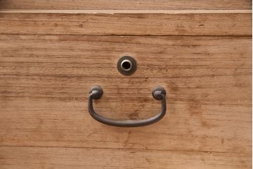 アンティーク家具　昭和初期　素朴な木の風合いで優しい雰囲気を醸しだす桐箪笥ローボード(リビングボード、収納棚、テレビ台、テレビボード、桐たんす)(R-051339)