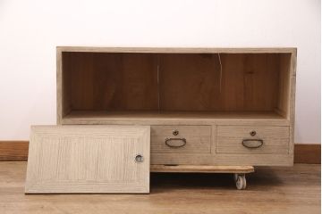 アンティーク家具　昭和初期　明るい色味で上品な雰囲気を醸しだす桐箪笥ローボード(リビングボード、収納棚、テレビ台、テレビボード、桐たんす)(R-051340)