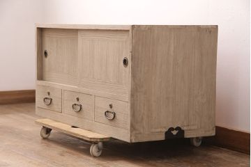 アンティーク家具　昭和初期　明るい色味で上品な雰囲気を醸しだす桐箪笥ローボード(リビングボード、収納棚、テレビ台、テレビボード、桐たんす)(R-051340)