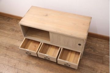 アンティーク家具　昭和初期　明るい色味で上品な雰囲気を醸しだす桐箪笥ローボード(リビングボード、収納棚、テレビ台、テレビボード、桐たんす)(R-051340)