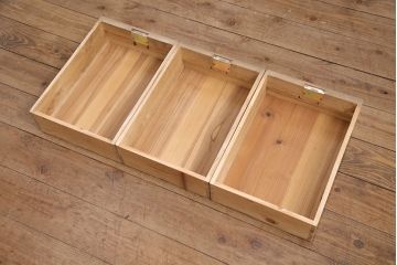 アンティーク家具　昭和初期　明るい色味で上品な雰囲気を醸しだす桐箪笥ローボード(リビングボード、収納棚、テレビ台、テレビボード、桐たんす)(R-051340)