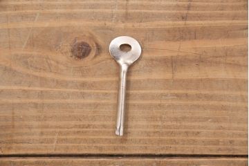 アンティーク家具　昭和初期　明るい色味で上品な雰囲気を醸しだす桐箪笥ローボード(リビングボード、収納棚、テレビ台、テレビボード、桐たんす)(R-051340)
