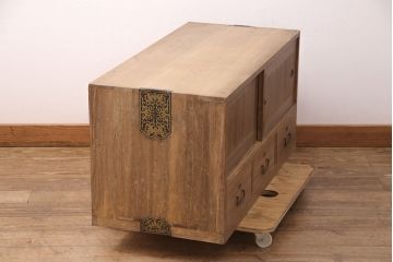 アンティーク家具　昭和初期　凝ったデザインの棹通しが魅力!華やかな印象を醸し出す桐箪笥ローボード(リビングボード、収納棚、テレビ台、テレビボード、桐たんす)(R-051341)