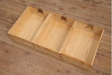 アンティーク家具　昭和初期　凝ったデザインの棹通しが魅力!華やかな印象を醸し出す桐箪笥ローボード(リビングボード、収納棚、テレビ台、テレビボード、桐たんす)(R-051341)