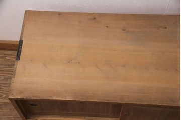 アンティーク家具　昭和初期　凝ったデザインの棹通しが魅力!華やかな印象を醸し出す桐箪笥ローボード(リビングボード、収納棚、テレビ台、テレビボード、桐たんす)(R-051341)