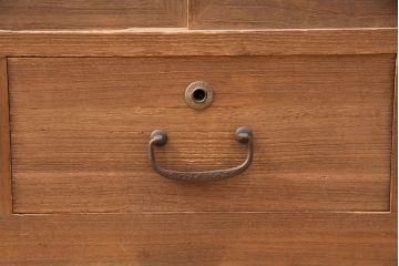 アンティーク家具　昭和初期　凝ったデザインの棹通しが魅力!華やかな印象を醸し出す桐箪笥ローボード(リビングボード、収納棚、テレビ台、テレビボード、桐たんす)(R-051341)