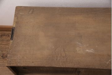 アンティーク家具　昭和初期　経年を感じさせる味わいのある木肌が魅力の桐箪笥ローボード(リビングボード、収納棚、テレビ台、テレビボード、桐たんす)(R-051342)
