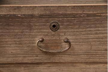 アンティーク家具　昭和初期　経年を感じさせる味わいのある木肌が魅力の桐箪笥ローボード(リビングボード、収納棚、テレビ台、テレビボード、桐たんす)(R-051343)