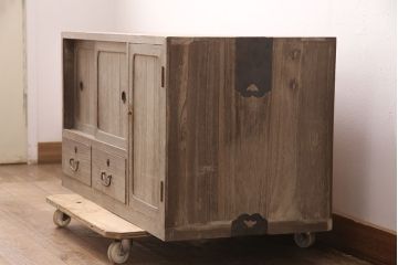アンティーク家具　昭和初期　経年を感じさせる味わいのある木肌が魅力の桐箪笥ローボード(リビングボード、収納棚、テレビ台、テレビボード、桐たんす)(R-051343)