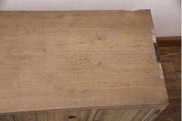 アンティーク家具　昭和初期　経年を感じさせる味わいのある木肌が魅力の桐箪笥ローボード(リビングボード、収納棚、テレビ台、テレビボード、桐たんす)(R-051343)