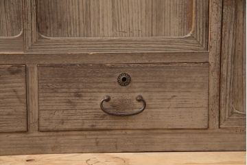 アンティーク家具　昭和初期　経年を感じさせる味わいのある木肌が魅力の桐箪笥ローボード(リビングボード、収納棚、テレビ台、テレビボード、桐たんす)(R-051343)