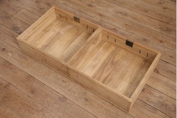 アンティーク家具　厚手桐材　上手物!銅金具が上品な趣を漂わせる桐箪笥ローボード(リビングボード、収納棚、テレビ台、テレビボード、桐たんす)(R-051344)