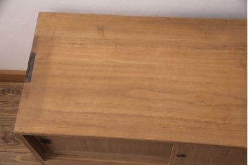 アンティーク家具　厚手桐材　上手物!銅金具が上品な趣を漂わせる桐箪笥ローボード(リビングボード、収納棚、テレビ台、テレビボード、桐たんす)(R-051344)