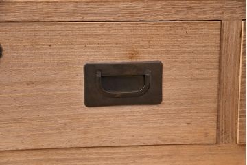 アンティーク家具　厚手桐材　上手物!銅金具が上品な趣を漂わせる桐箪笥ローボード(リビングボード、収納棚、テレビ台、テレビボード、桐たんす)(R-051344)