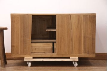 アンティーク家具　厚手桐材　上手物!銅金具が上品な趣を漂わせる桐箪笥ローボード(リビングボード、収納棚、テレビ台、テレビボード、桐たんす)(R-051344)