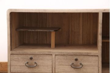 アンティーク家具　素朴な木の風合いが味わいのある空間を演出する桐箪笥ローボード(リビングボード、収納棚、テレビ台、テレビボード、桐たんす)(R-051345)