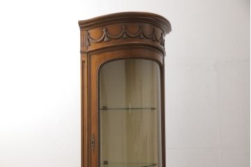 中古　美品　高級輸入家具　激レア品!美しいRガラス(曲面ガラス)が柔らかい印象を与えるコーナーキャビネット(飾り棚、陳列棚、収納棚)(定価約68万円)(R-051351)