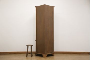 中古　美品　高級輸入家具　激レア品!美しいRガラス(曲面ガラス)が柔らかい印象を与えるコーナーキャビネット(飾り棚、陳列棚、収納棚)(定価約68万円)(R-051351)
