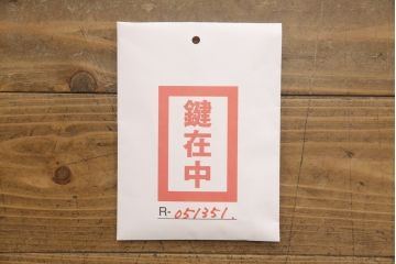 中古　美品　高級輸入家具　激レア品!美しいRガラス(曲面ガラス)が柔らかい印象を与えるコーナーキャビネット(飾り棚、陳列棚、収納棚)(定価約68万円)(R-051351)