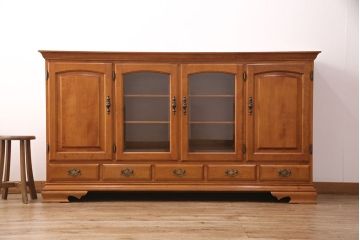 中古　美品　横浜ダニエル風　アーリーアメリカン　洗練された上品さが魅力的なサイドボード(収納棚、戸棚、キャビネット)(R-051352)