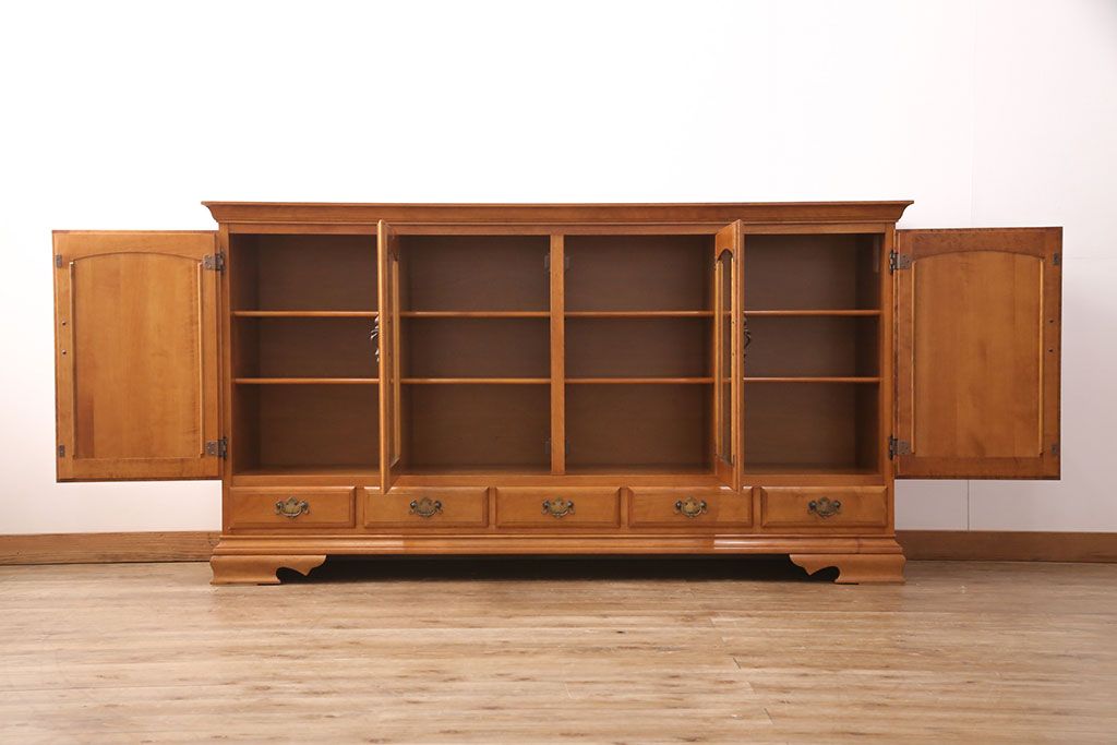 中古　美品　横浜ダニエル風　アーリーアメリカン　洗練された上品さが魅力的なサイドボード(収納棚、戸棚、キャビネット)(R-051352)