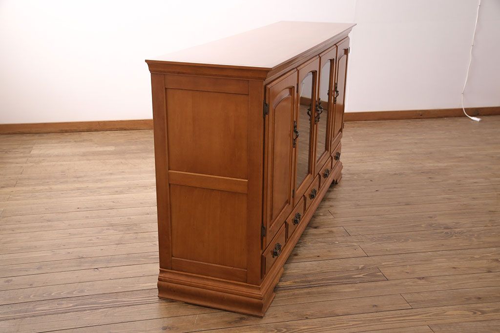 中古　美品　横浜ダニエル風　アーリーアメリカン　洗練された上品さが魅力的なサイドボード(収納棚、戸棚、キャビネット)(R-051352)