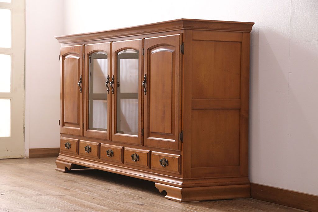 中古　美品　横浜ダニエル風　アーリーアメリカン　洗練された上品さが魅力的なサイドボード(収納棚、戸棚、キャビネット)(R-051352)