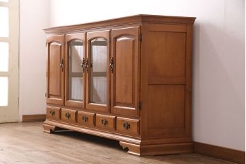中古　美品　横浜ダニエル風　アーリーアメリカン　洗練された上品さが魅力的なサイドボード(収納棚、戸棚、キャビネット)(R-051352)
