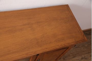 中古　美品　横浜ダニエル風　アーリーアメリカン　洗練された上品さが魅力的なサイドボード(収納棚、戸棚、キャビネット)(R-051352)