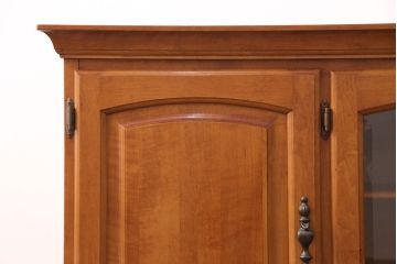 中古　美品　横浜ダニエル風　アーリーアメリカン　洗練された上品さが魅力的なサイドボード(収納棚、戸棚、キャビネット)(R-051352)