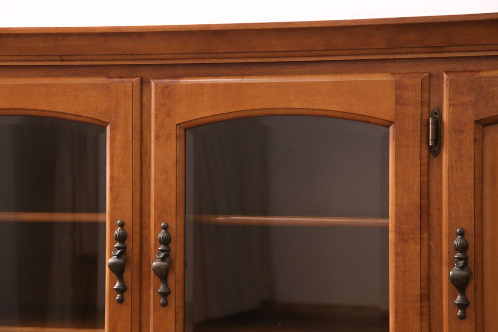 中古　美品　横浜ダニエル風　アーリーアメリカン　洗練された上品さが魅力的なサイドボード(収納棚、戸棚、キャビネット)(R-051352)