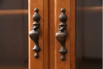 中古　美品　横浜ダニエル風　アーリーアメリカン　洗練された上品さが魅力的なサイドボード(収納棚、戸棚、キャビネット)(R-051352)