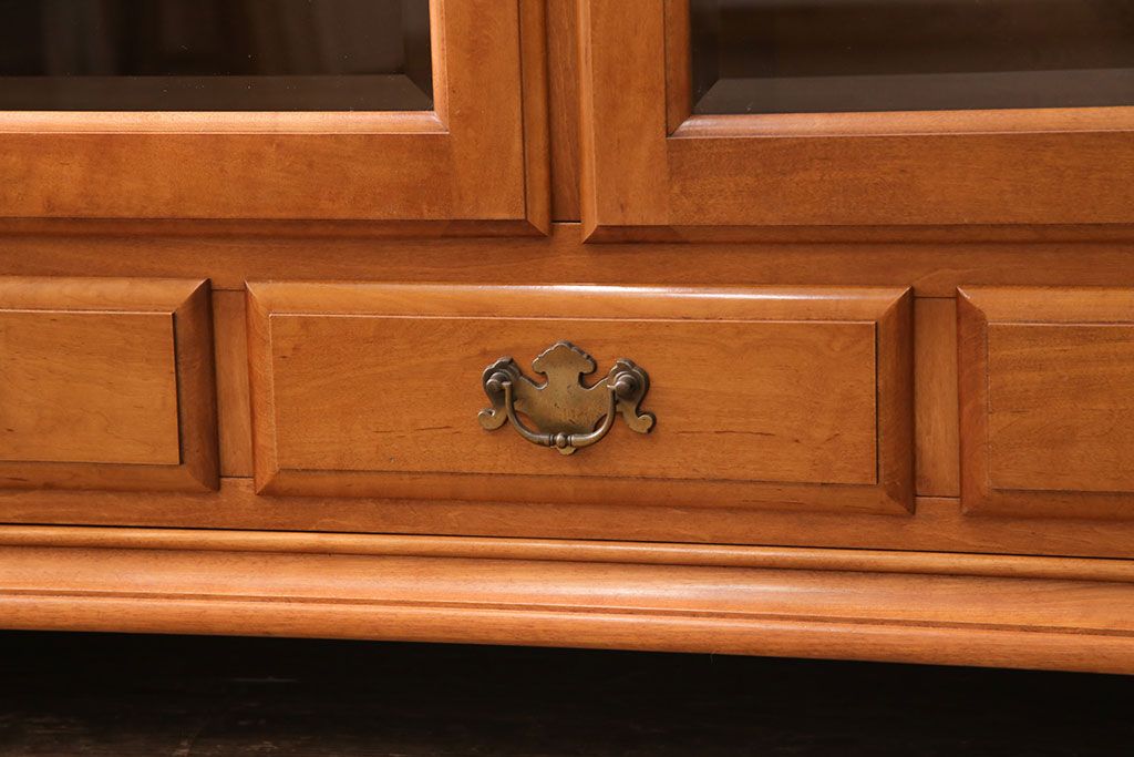 中古　美品　横浜ダニエル風　アーリーアメリカン　洗練された上品さが魅力的なサイドボード(収納棚、戸棚、キャビネット)(R-051352)