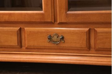 中古　美品　横浜ダニエル風　アーリーアメリカン　洗練された上品さが魅力的なサイドボード(収納棚、戸棚、キャビネット)(R-051352)