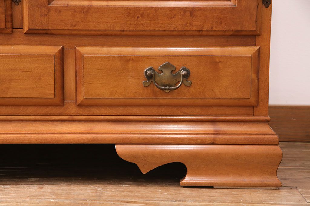 中古　美品　横浜ダニエル風　アーリーアメリカン　洗練された上品さが魅力的なサイドボード(収納棚、戸棚、キャビネット)(R-051352)