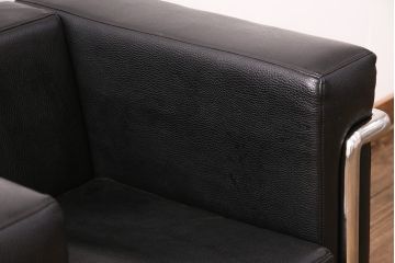 中古　合皮　リプロダクト品　ル・コルビュジエデザインのLC2ソファ(1人掛け、アームチェア)(R-051354)