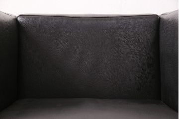 中古　合皮　リプロダクト品　ル・コルビュジエデザインのLC2ソファ(1人掛け、アームチェア)(R-051354)