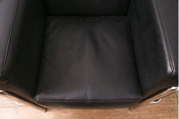 中古　合皮　リプロダクト品　ル・コルビュジエデザインのLC2ソファ(1人掛け、アームチェア)(R-051354)