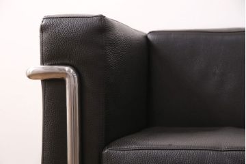 中古　合皮　リプロダクト品　ル・コルビュジエデザインのLC2ソファ(1人掛け、アームチェア)(R-051354)
