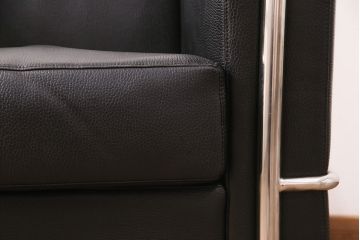 中古　合皮　リプロダクト品　ル・コルビュジエデザインのLC2ソファ(1人掛け、アームチェア)(R-051354)
