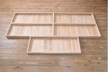 中古　美品　岩谷堂箪笥　菊幸作　当店リメイク(ヒノキ天板・台輪付き)　前面の木目が存在感を放つ衣装盆付きサイドチェスト(引き出し、着物箪笥、収納棚、サイドボード)(R-051356)