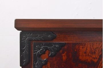 中古　美品　岩谷堂箪笥　菊幸作　当店リメイク(ヒノキ天板・台輪付き)　前面の木目が存在感を放つ衣装盆付きサイドチェスト(引き出し、着物箪笥、収納棚、サイドボード)(R-051356)