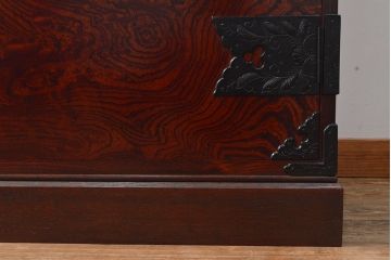 中古　美品　岩谷堂箪笥　菊幸作　当店リメイク(ヒノキ天板・台輪付き)　前面の木目が存在感を放つ衣装盆付きサイドチェスト(引き出し、着物箪笥、収納棚、サイドボード)(R-051356)