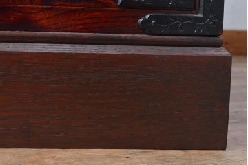 中古　美品　岩谷堂箪笥　菊幸作　当店リメイク(ヒノキ天板・台輪付き)　前面の木目が存在感を放つ衣装盆付きサイドチェスト(引き出し、着物箪笥、収納棚、サイドボード)(R-051356)