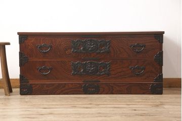 中古　美品　岩谷堂箪笥　菊幸作　ヒノキ天板付き　和の趣あふれるローボード(テレビボード、テレビ台、リビングボード、ローチェスト、引き出し)(R-051357)