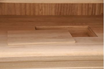 中古　かくし付き　引手金具の意匠が上品な雰囲気を高める加茂総桐箪笥(並厚、総桐たんす、衣装箪笥、和タンス、整理タンス)(定価約70万円)(R-051358)