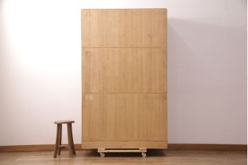 中古　かくし付き　引手金具の意匠が上品な雰囲気を高める加茂総桐箪笥(並厚、総桐たんす、衣装箪笥、和タンス、整理タンス)(定価約70万円)(R-051358)